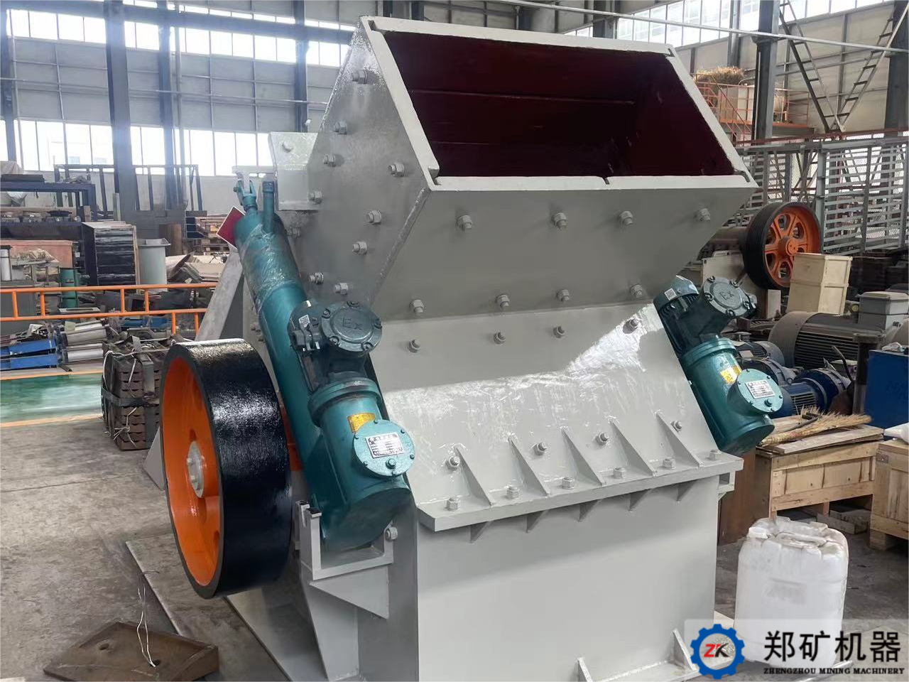 熱烈祝賀徐州PC1000×1000錘式破碎機設備交貨完成！